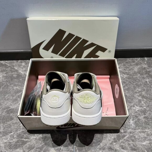 Jordan 1 Low Golf Travis Scott Neutral Olive New in Box - Picture 8 of 8